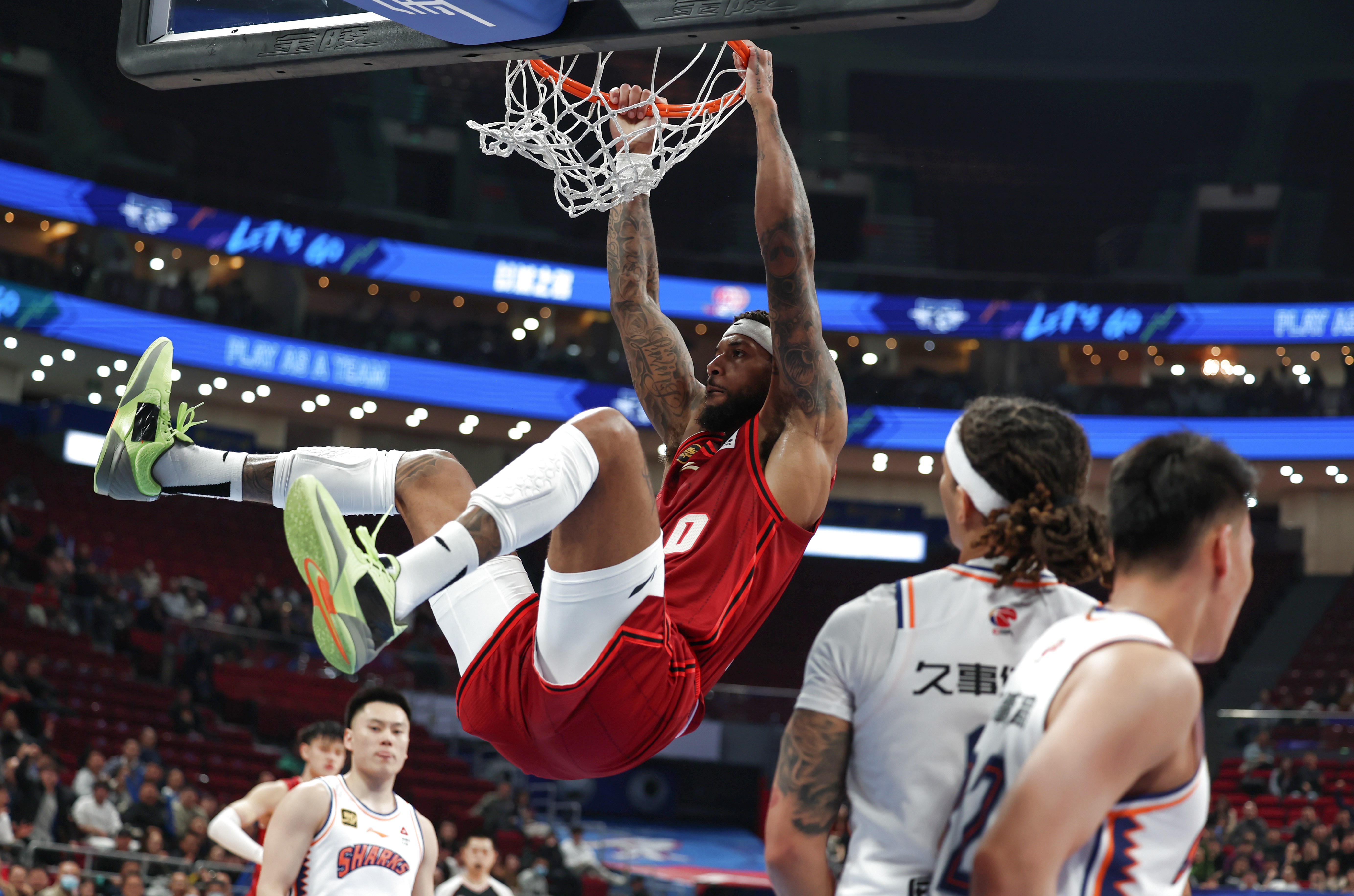 爱游戏官方入口-尤文图斯发布备战花絮，今夜止住颓势，CBA季后赛任务艰巨，身体对抗强度拉满的简单介绍