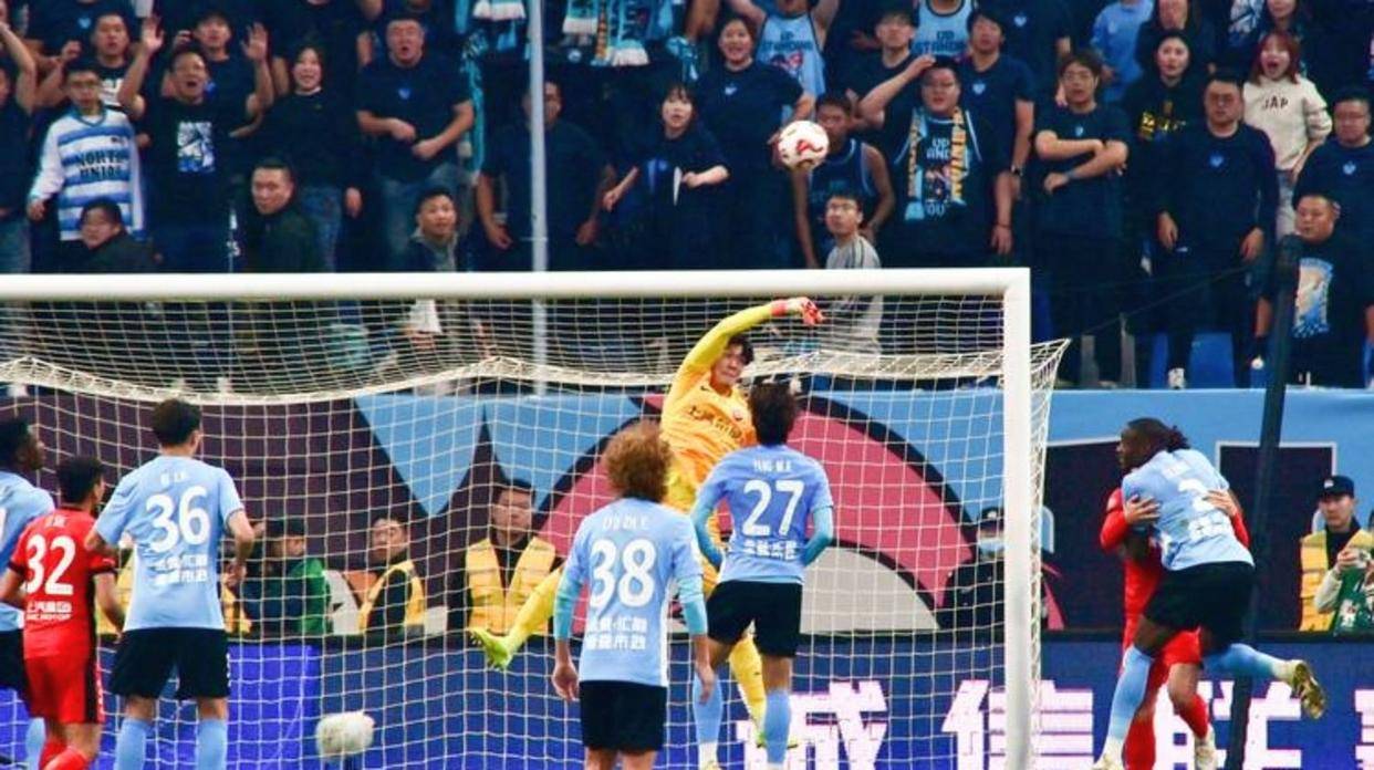 爱游戏体育-关键时刻北京国安遗憾出局马赛止住颓势备战荷甲，上海海港更衣室发声备战中超看傻球迷(中超北京国安最新消息新闻)