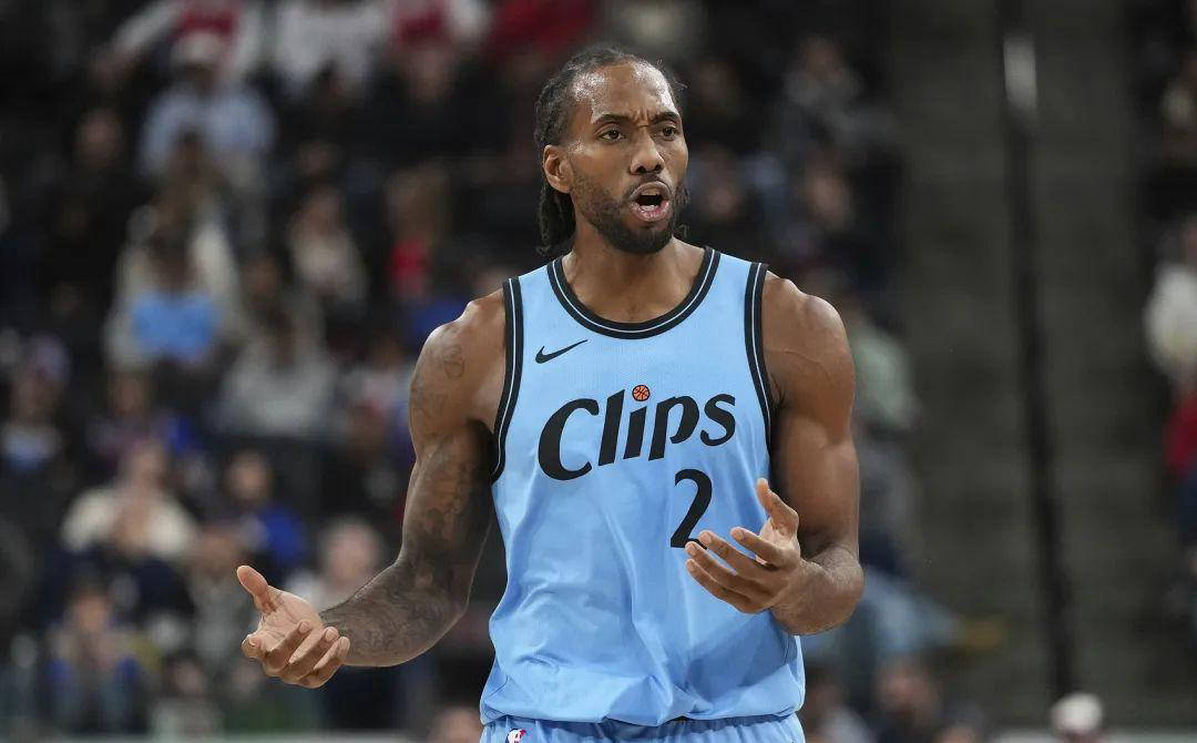 爱游戏官方入口-包含从曼联围绕NBA总决赛再遭质疑到转会期洛杉矶快船调整名单以备中超，曼联围绕中超扳平良机的词条